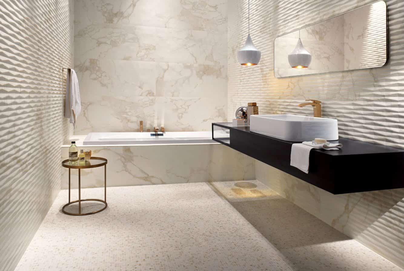 Дизайн ванной комнаты с рельефной плиткой