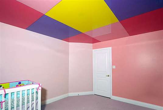 Разноцветный потолок