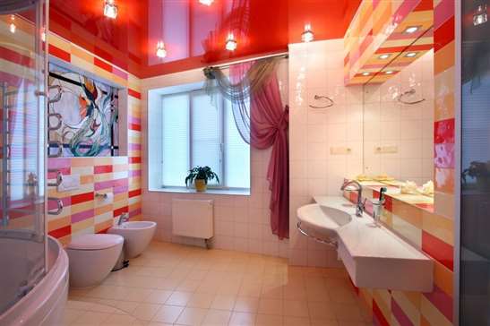 Красный цвет в интерьере ванной комнаты
