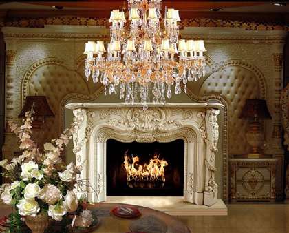 Интерьер гостиной в стиле барокко с хрустальной люстрой Odeon
